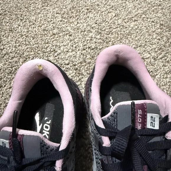 Brooks Women's Adrenaline GTS 22 - Black and Pink - Picture 7 of 9